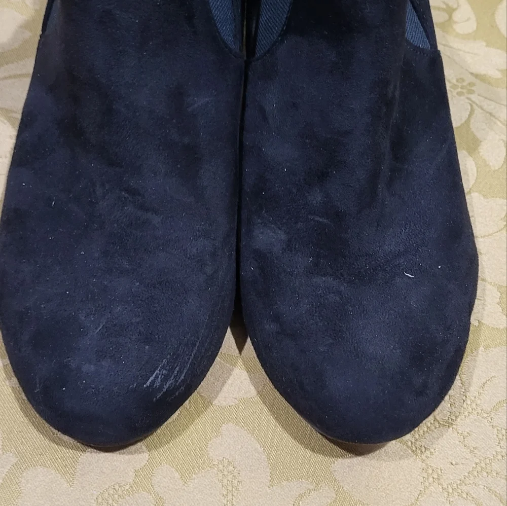 Report sz 9.5 Black Faux Suede Gussie Wedge Ankle Boot